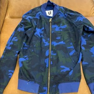 U brand Men’s blue/green camo jacket, size Large